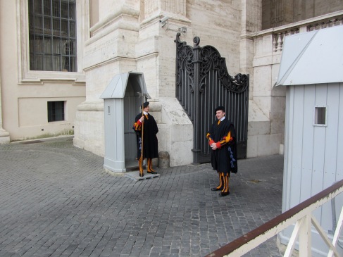 swiss guards at the Vatican in Rome, travel guides for kids, www.theeducationaltourist.com